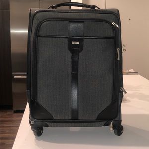 Like new Hartmann carry on luggage